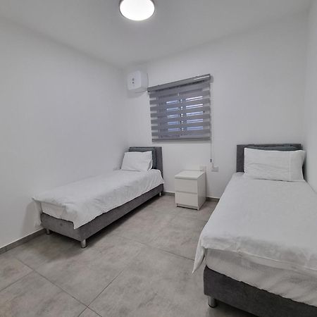 Beachfront Gallery Акра Екстериор снимка