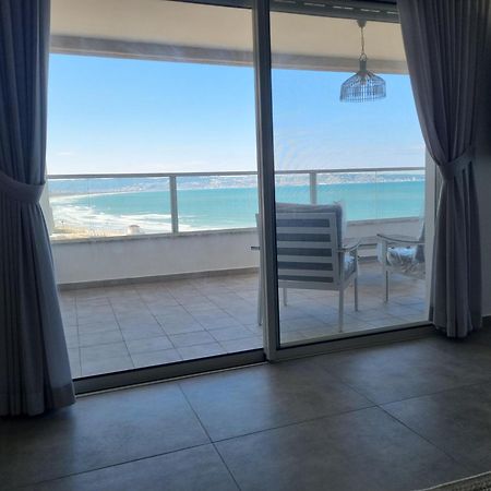 Beachfront Gallery Акра Екстериор снимка