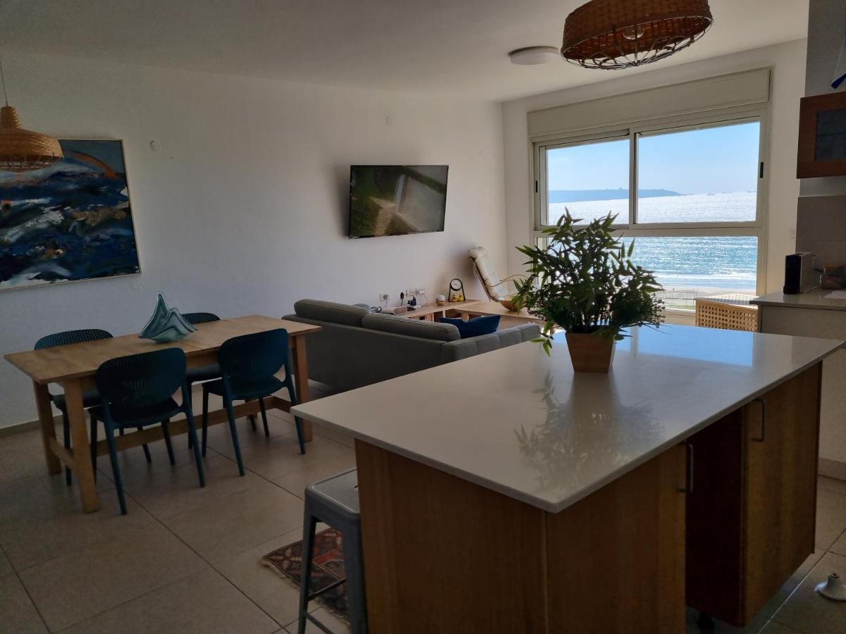 Beachfront Gallery Акра Екстериор снимка