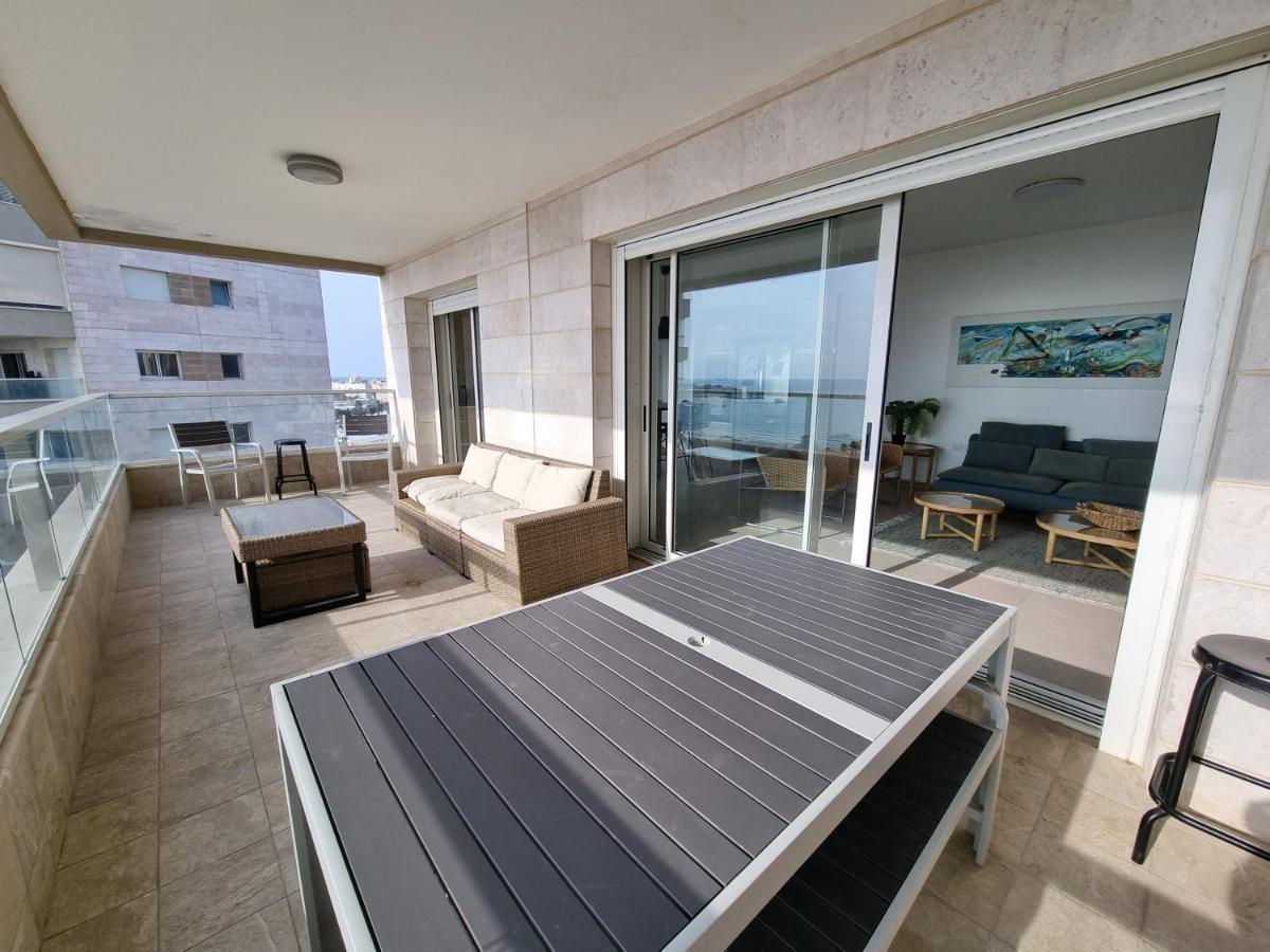 Beachfront Gallery Акра Екстериор снимка