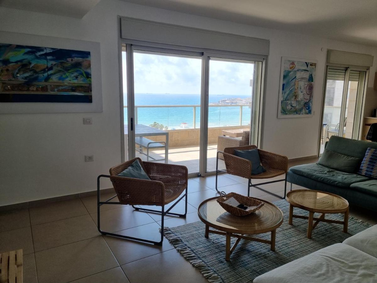 Beachfront Gallery Акра Екстериор снимка
