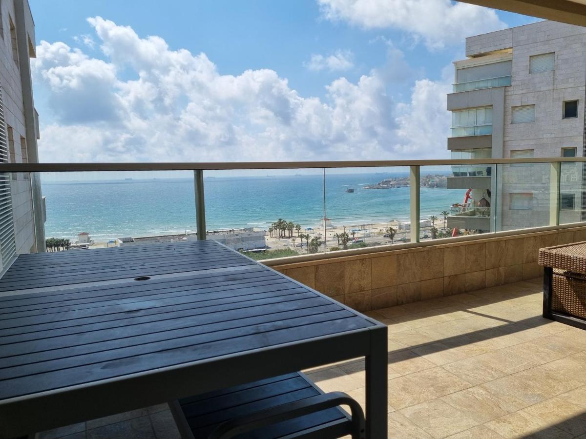 Beachfront Gallery Акра Екстериор снимка