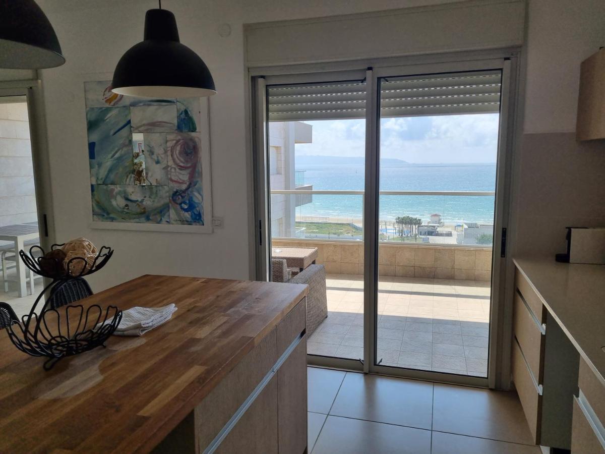 Beachfront Gallery Акра Екстериор снимка