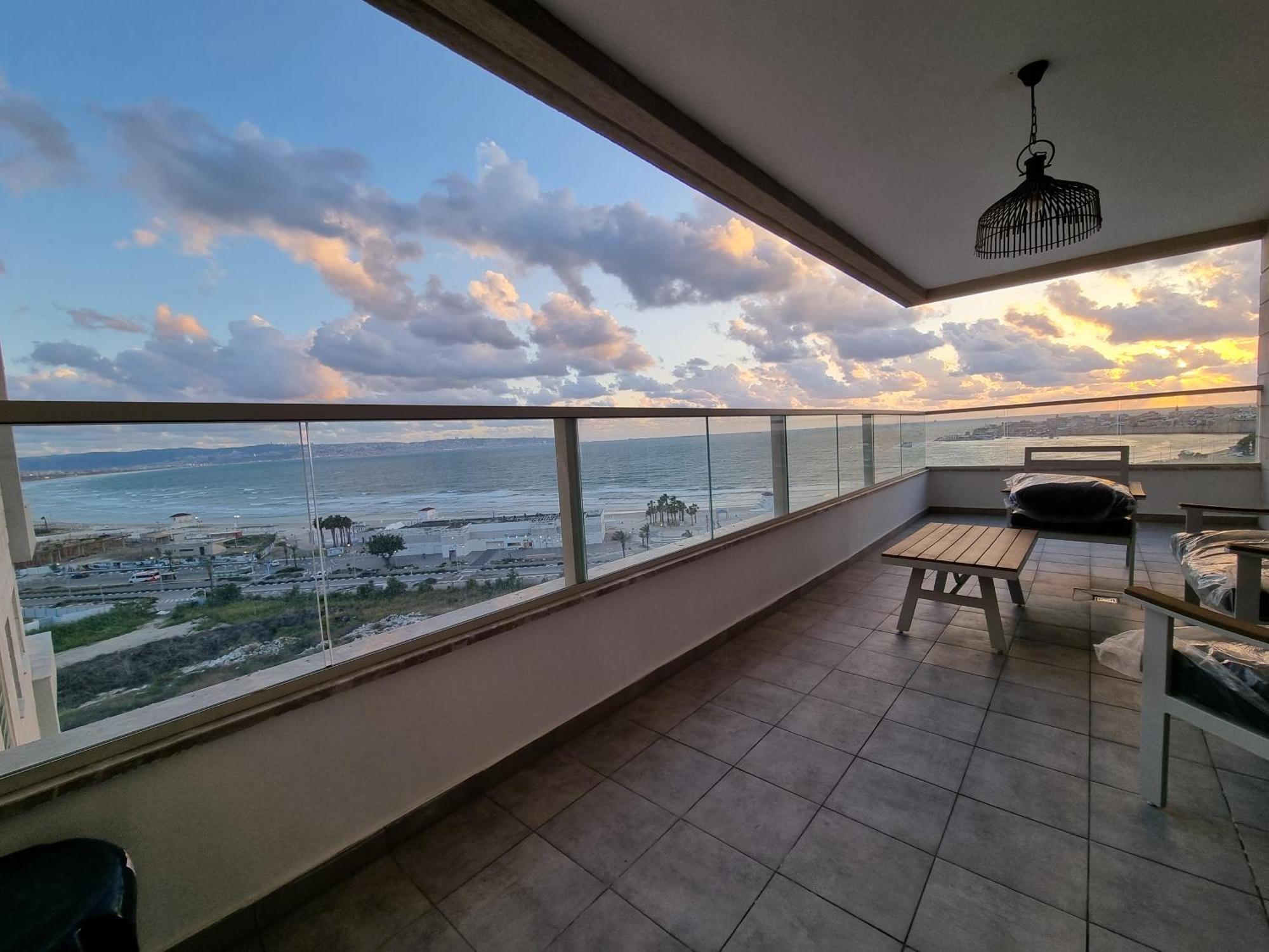 Beachfront Gallery Акра Екстериор снимка