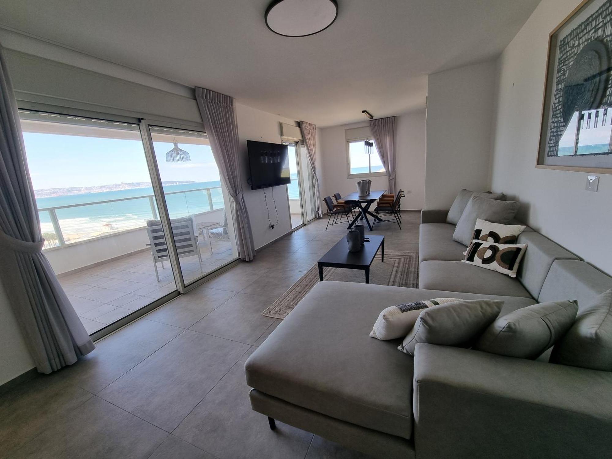 Beachfront Gallery Акра Екстериор снимка