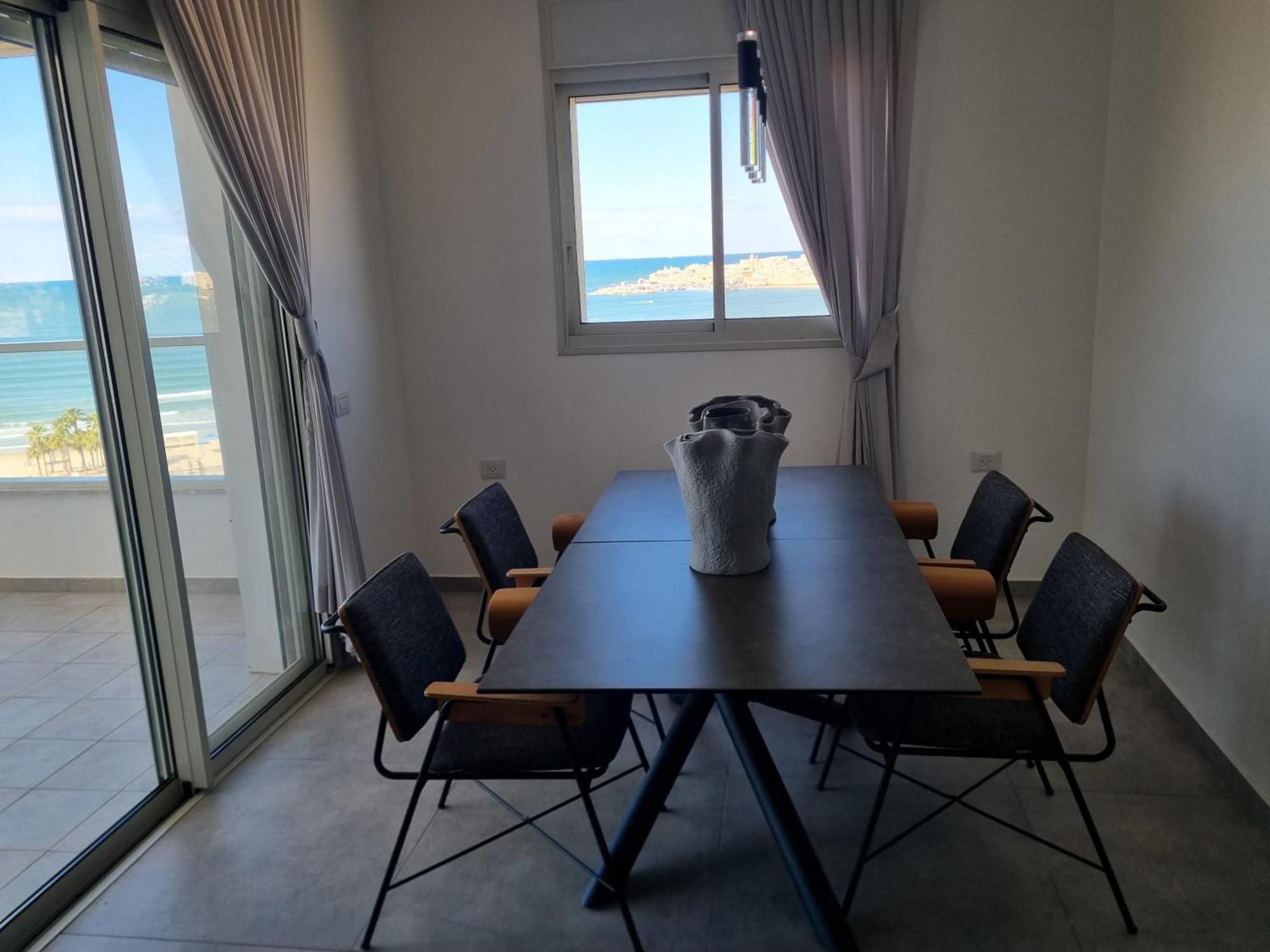 Beachfront Gallery Акра Екстериор снимка
