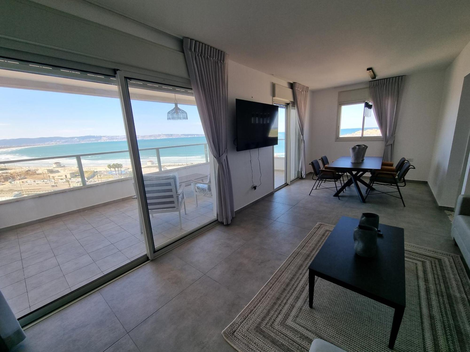 Beachfront Gallery Акра Екстериор снимка