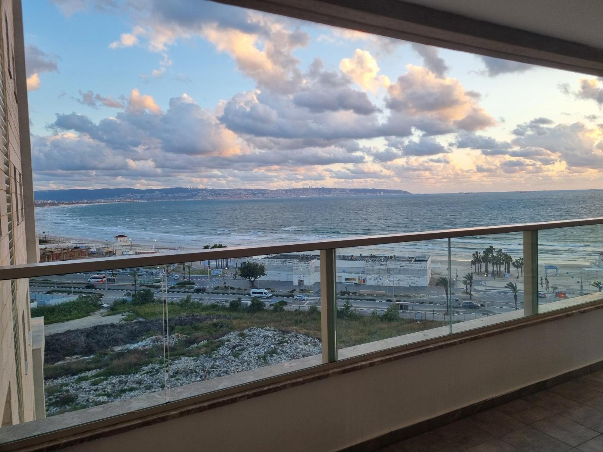 Beachfront Gallery Акра Екстериор снимка