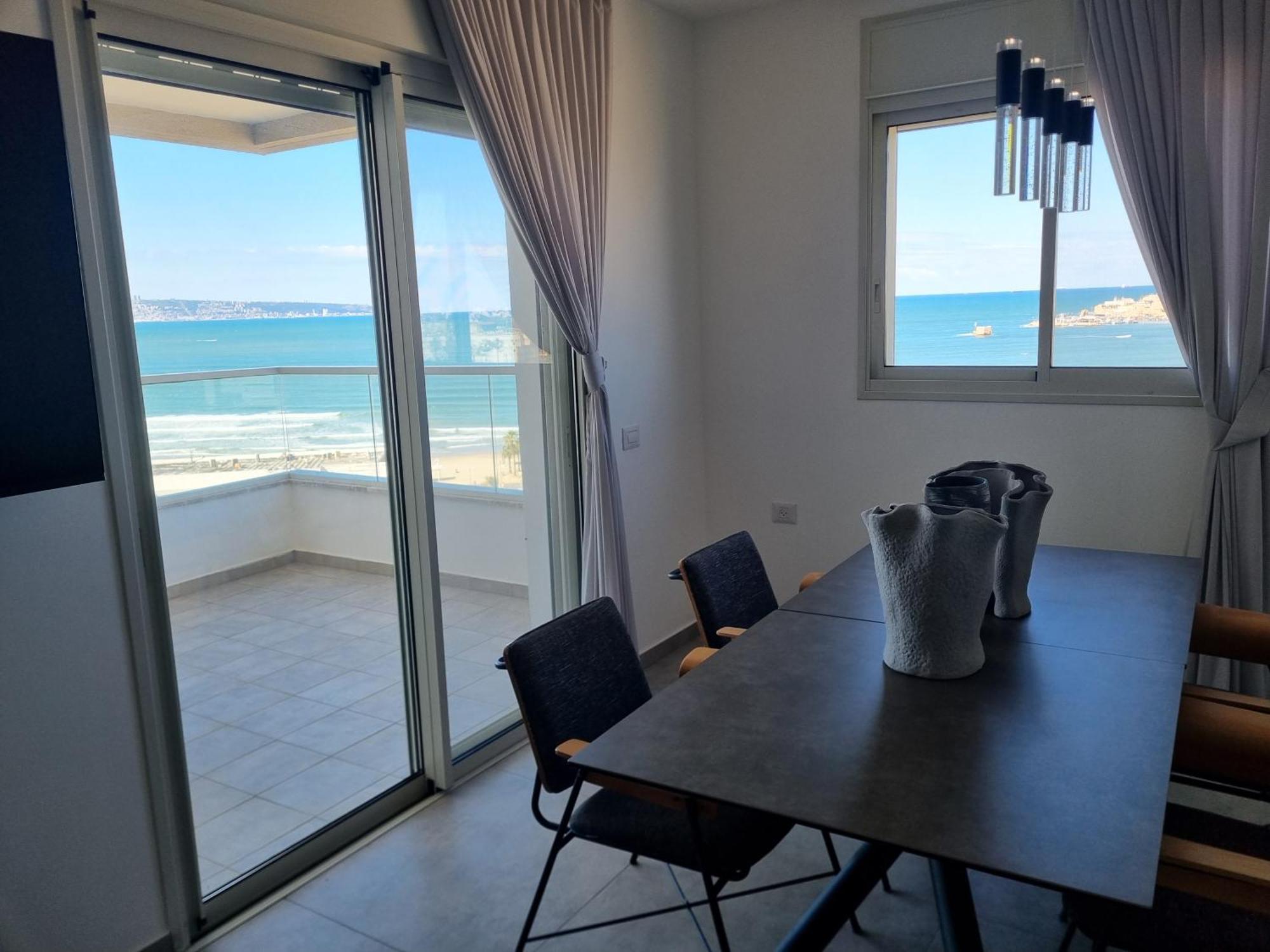 Beachfront Gallery Акра Екстериор снимка