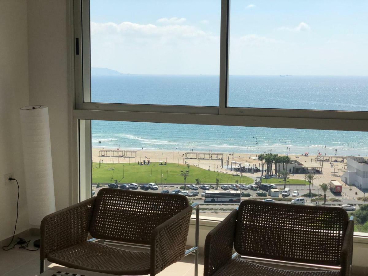 Beachfront Gallery Акра Екстериор снимка