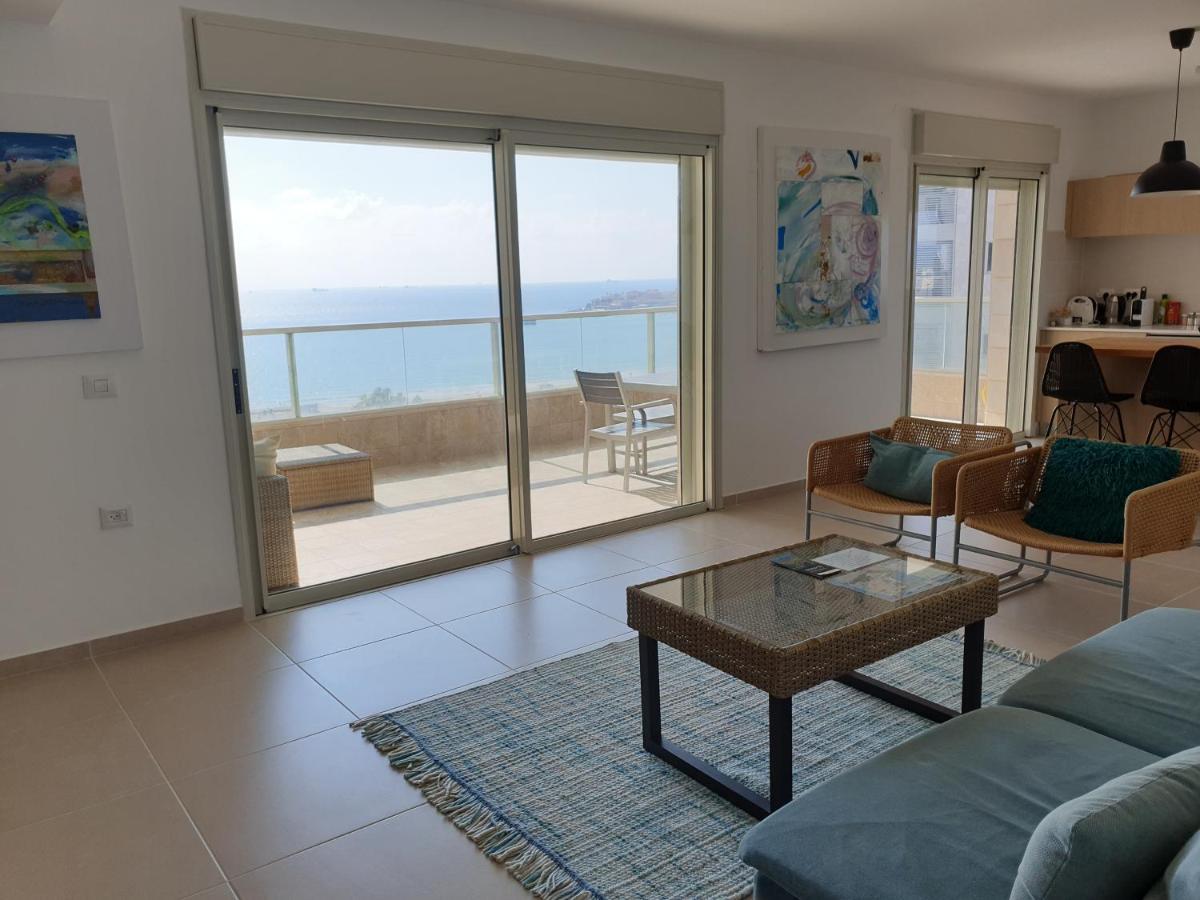 Beachfront Gallery Акра Екстериор снимка